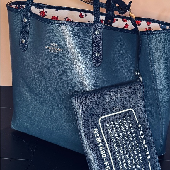 Coach White and Blue Floral Tote Bag - Picture 9 of 16